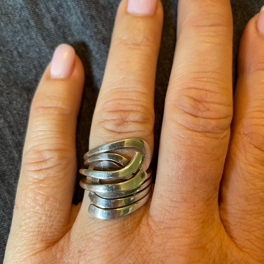 Sterling silver ring size 8 - Picture 2 of 3